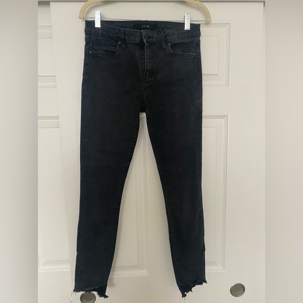 Joe’s jeans black size 28 cropped frayed bottom